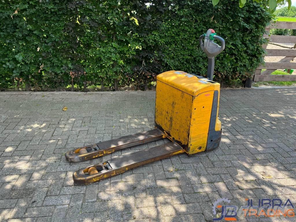 Jungheinrich EJE 118 Gaffelstabler med gående fører