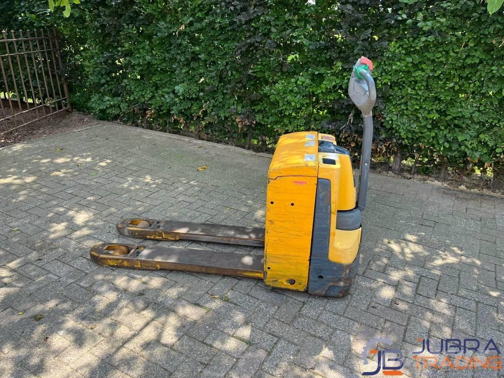 Jungheinrich EJE 118 Gaffelstabler med gående fører