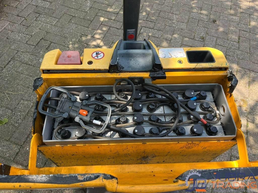 Jungheinrich EJE 118 Gaffelstabler med gående fører