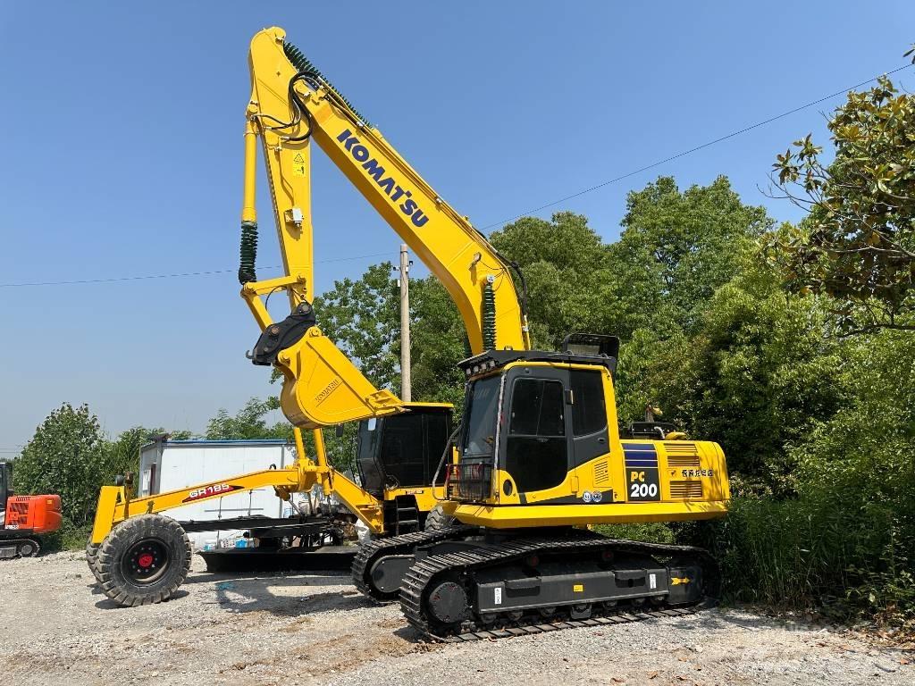 Komatsu PC200-8 Gravemaskiner på larvebånd