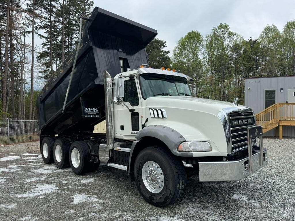 Mack GU813 Lastbiler med tip