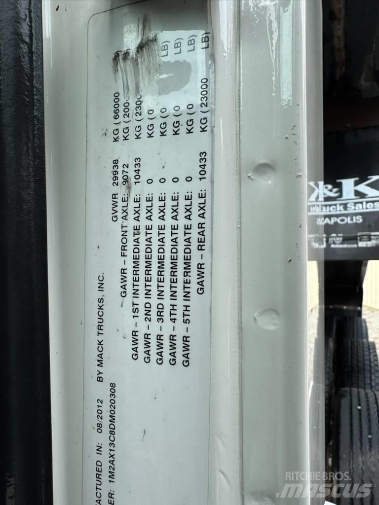 Mack GU813 Lastbiler med tip