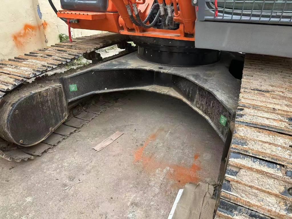 Hitachi ZX 210 Gravemaskiner på larvebånd