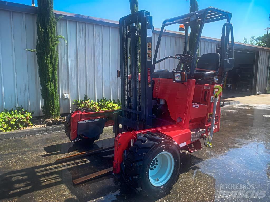 Moffett M55 Medbringertruck