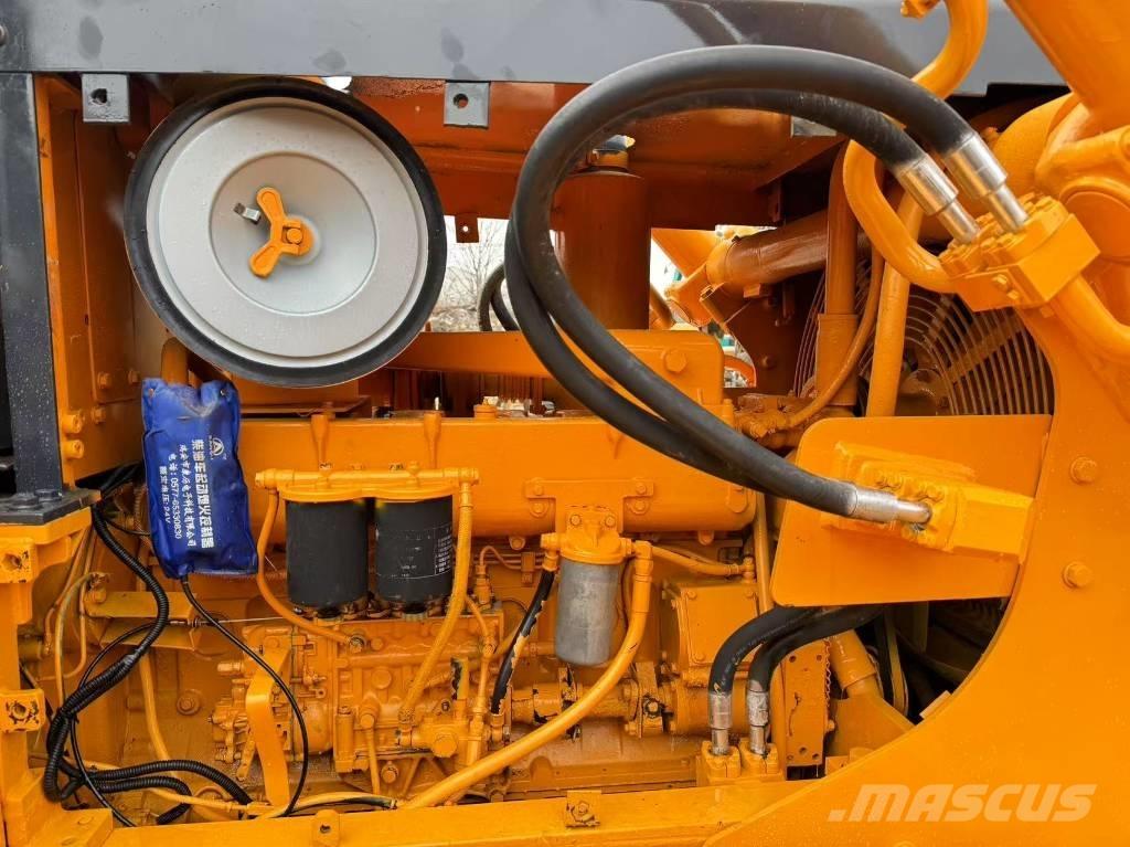 Shantui SD 16 Bulldozer på larvebånd