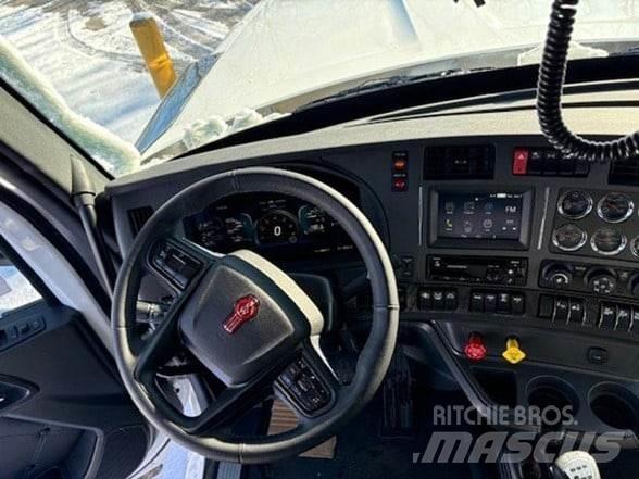 Kenworth W990 Lastbiler med tip