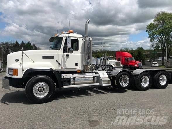 Mack CL733 Trækkere