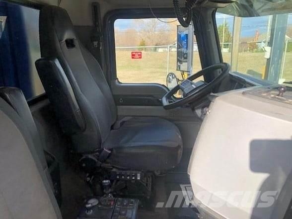 Mack GRANITE 64BR Lastbiler med tip