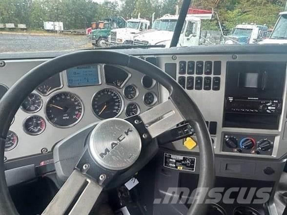 Mack GRANITE GU713 Lastbiler med tip