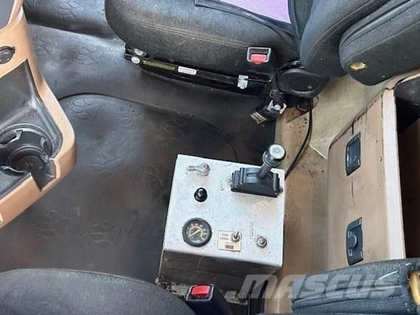 Mack GRANITE GU713 Lastbiler med tip