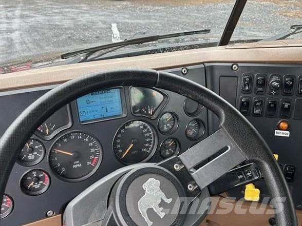 Mack GRANITE GU713 Lastbiler med tip
