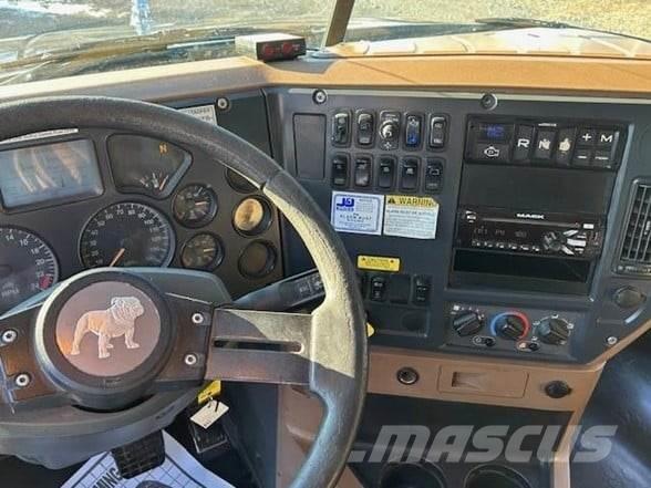 Mack GRANITE GU713 Lastbiler med tip