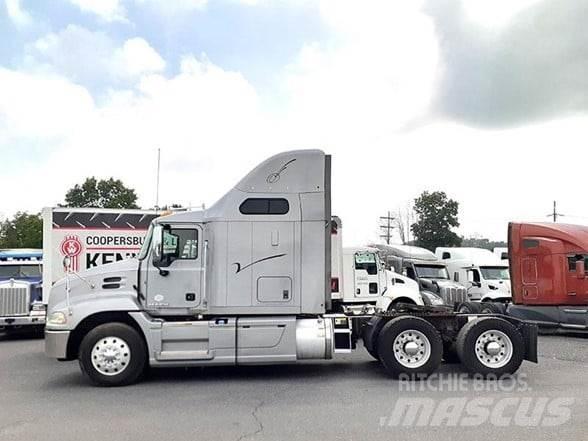 Mack PINNACLE CXU613 Trækkere