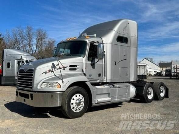Mack PINNACLE CXU613 Trækkere