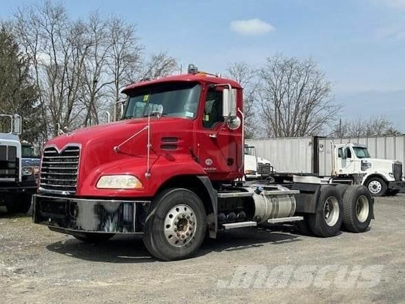 Mack PINNACLE CXU613 Trækkere