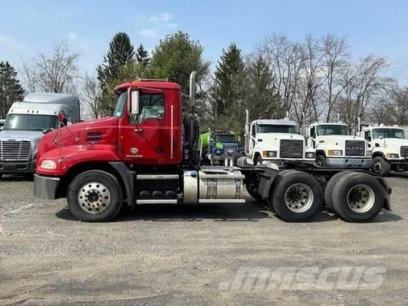 Mack PINNACLE CXU613 Trækkere