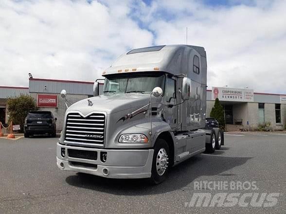 Mack PINNACLE CXU613 Trækkere