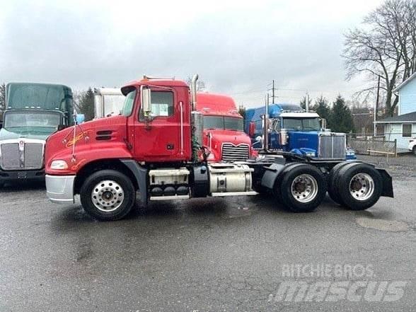 Mack PINNACLE CXU613 Trækkere