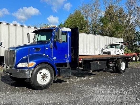 Peterbilt 330 Lastbil med lad/Flatbed