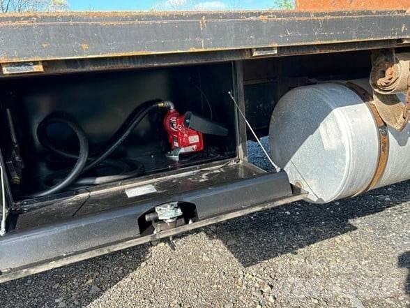 Peterbilt 330 Lastbil med lad/Flatbed