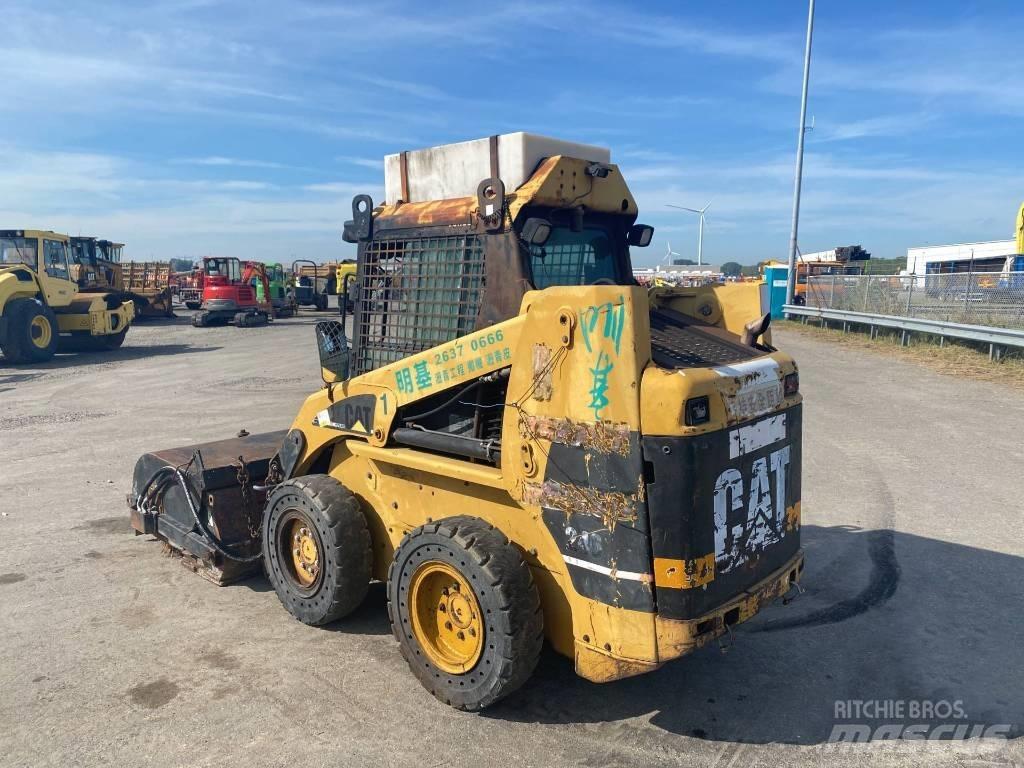 CAT 246 Minilæsser - skridstyret