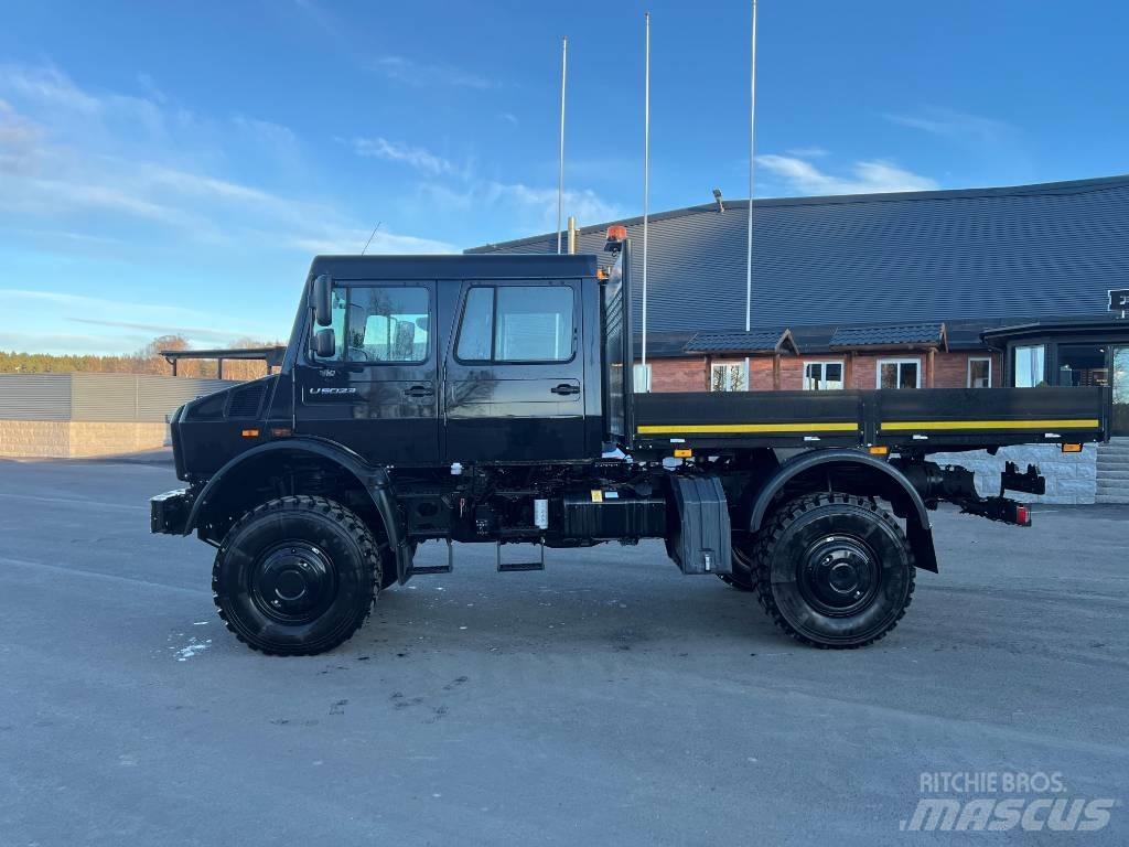 Mercedes-Benz Unimog Lastbil med lad/Flatbed