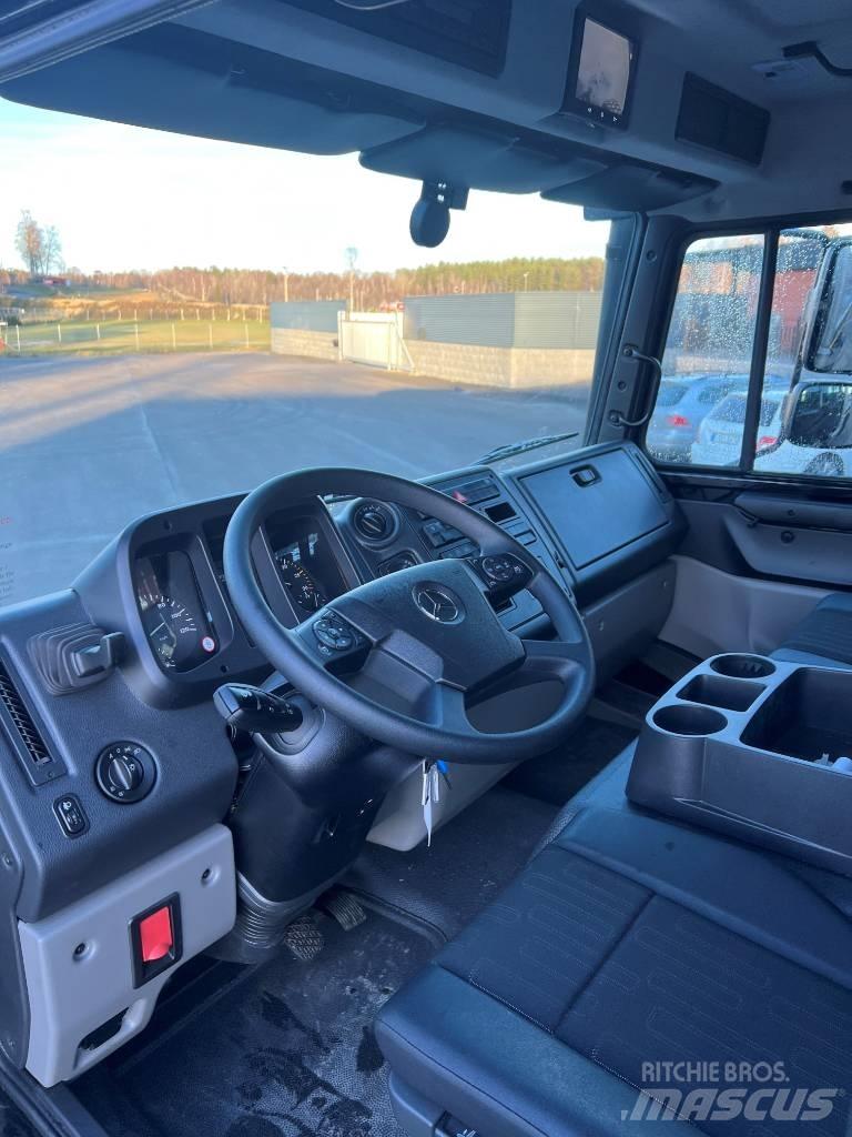 Mercedes-Benz Unimog Lastbil med lad/Flatbed