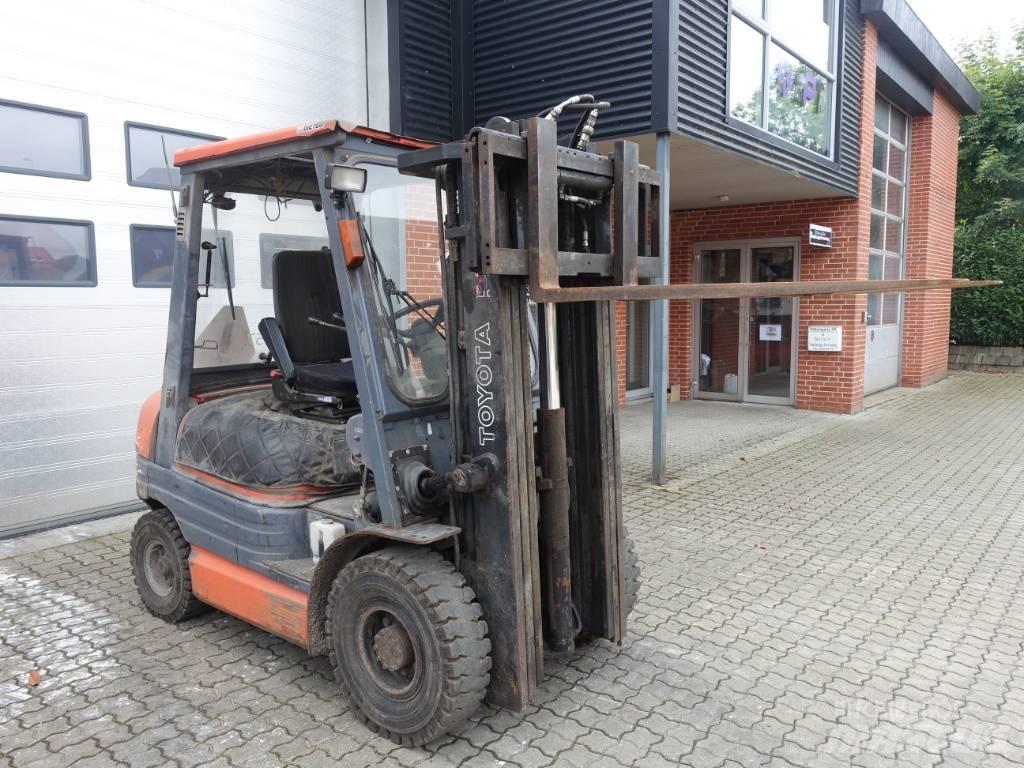 Toyota 02-6 FDF 25 Diesel gaffeltrucks