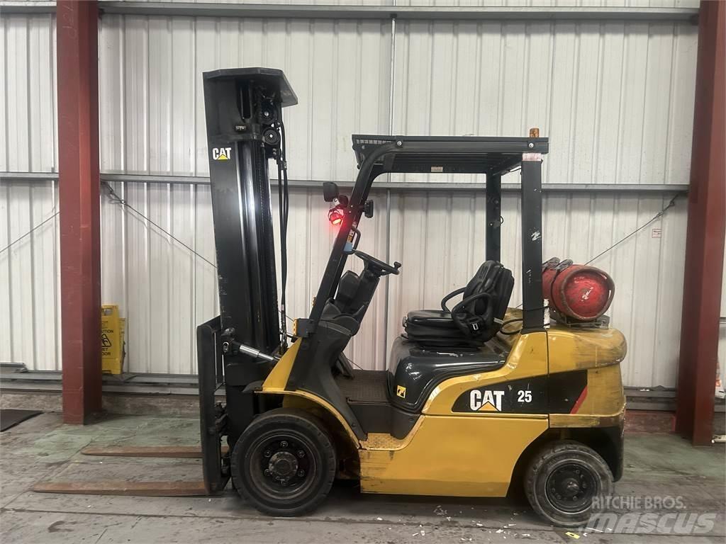 CAT GP25NT LPG gaffeltrucks