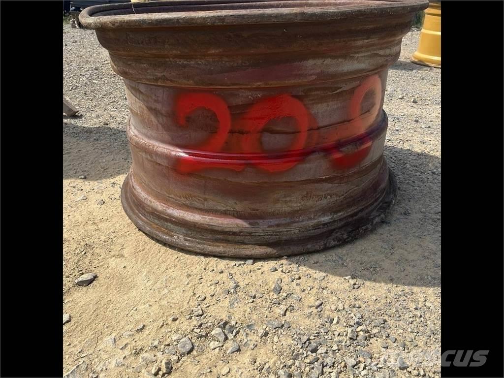 Komatsu 941 24x34 Dæk, hjul og fælge