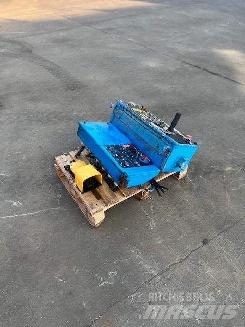 Genie CONTROL PANEL Bomlifte med knækarm