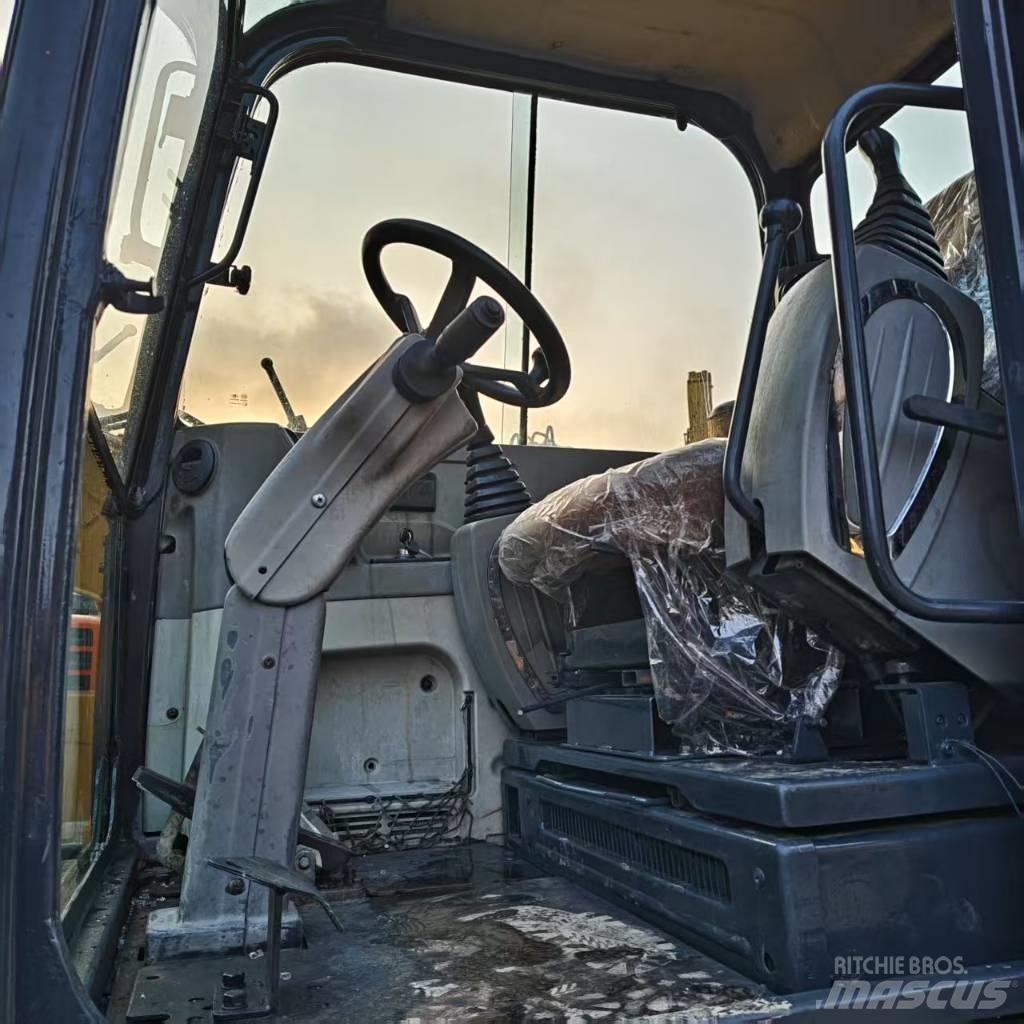 Hyundai 60 W Gravemaskiner på hjul