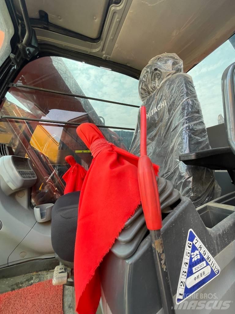 Hitachi ZX 200 Gravemaskiner på larvebånd