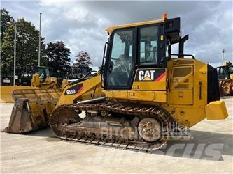 CAT 953D Larvebåndslæssere