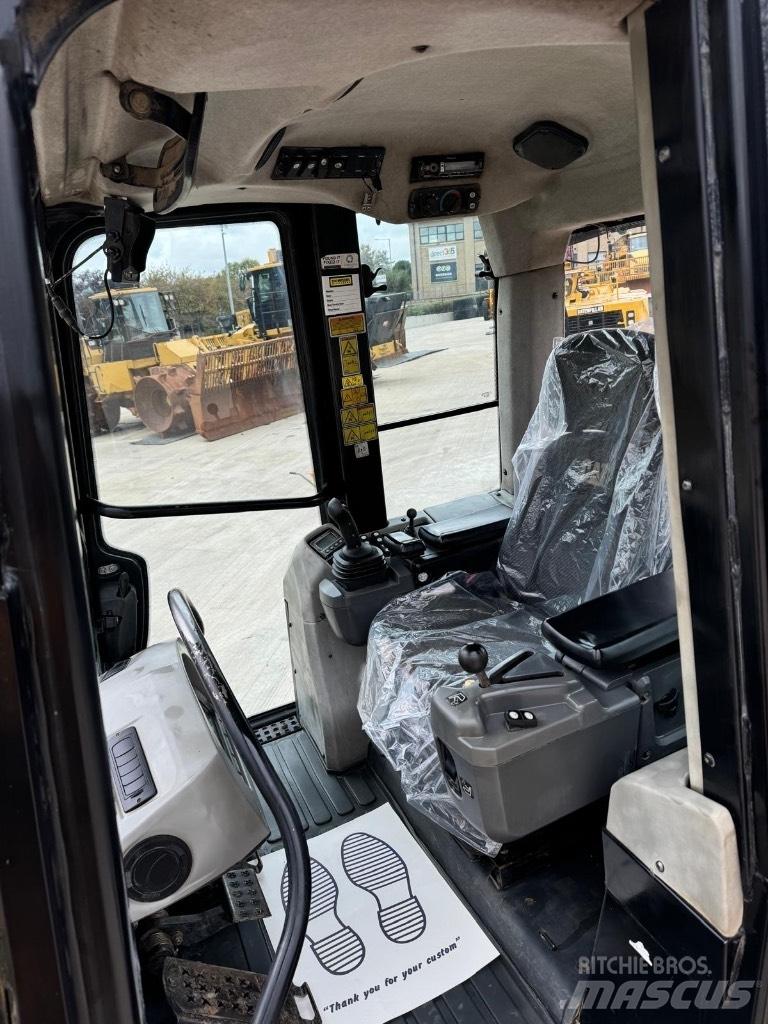 CAT 953D Larvebåndslæssere