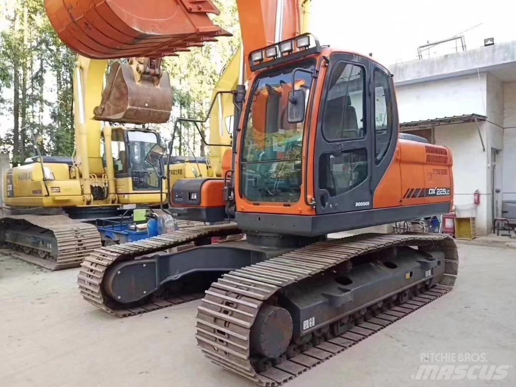 Doosan DX 225 LC Gravemaskiner på larvebånd