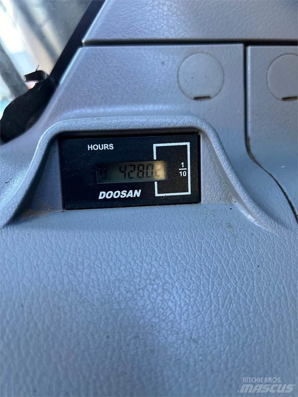 Doosan DX340LC-5 Gravemaskiner på larvebånd