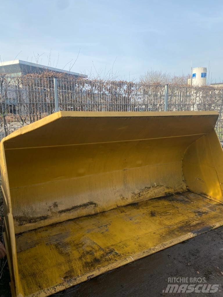 CAT 972 Skovle