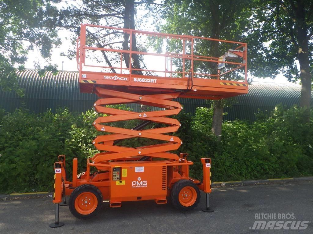 SkyJack SJ6832RT Saxlifte