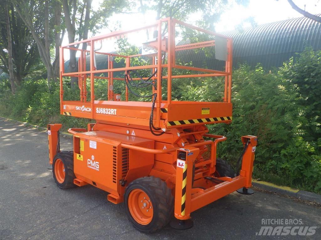 SkyJack SJ6832RT Saxlifte