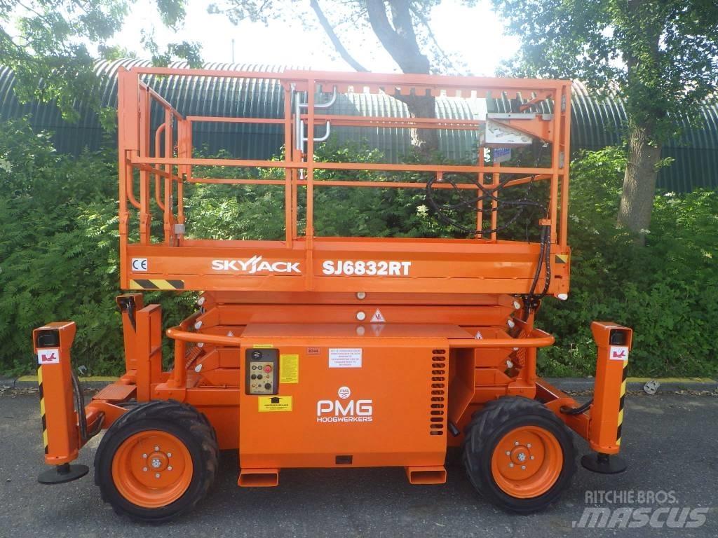 SkyJack SJ6832RT Saxlifte
