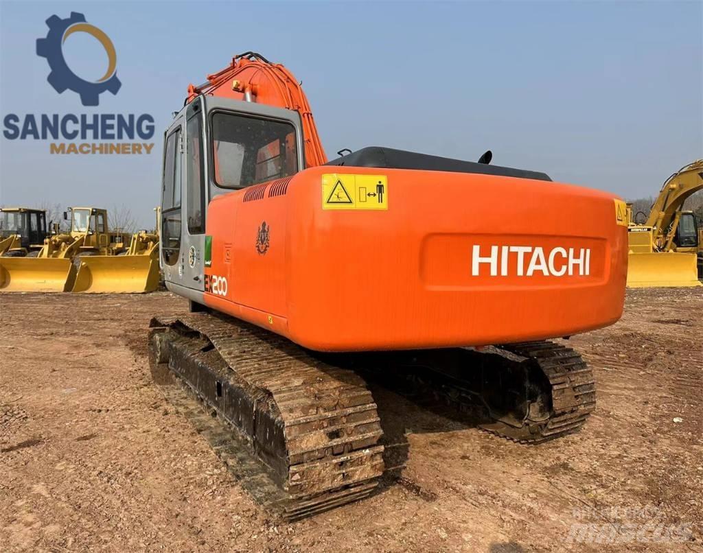 Hitachi EX 200 Gravemaskiner på larvebånd