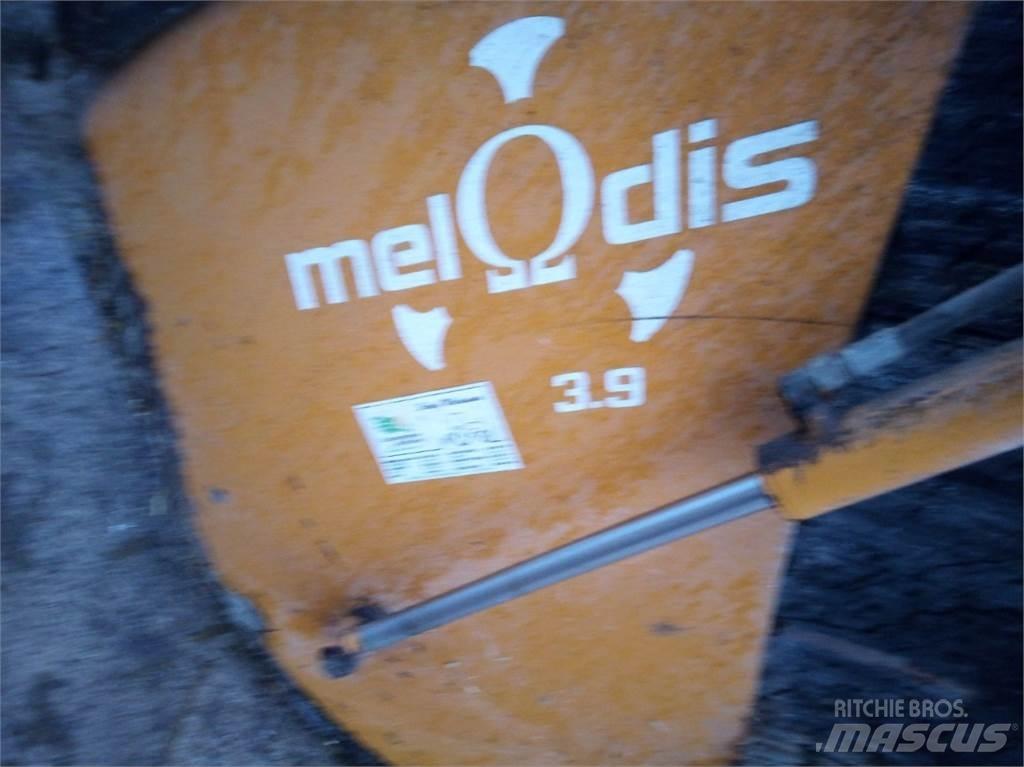 Emily Mélodie 3.9 Fødere