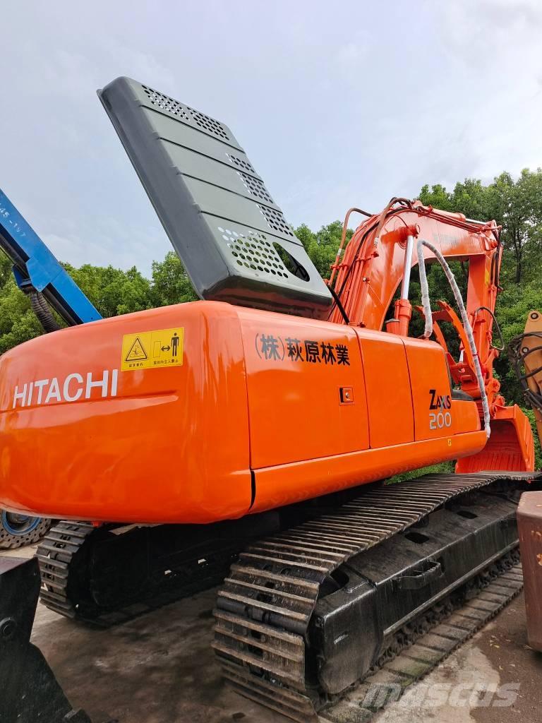 Hitachi EX 200-5 Gravemaskiner på larvebånd