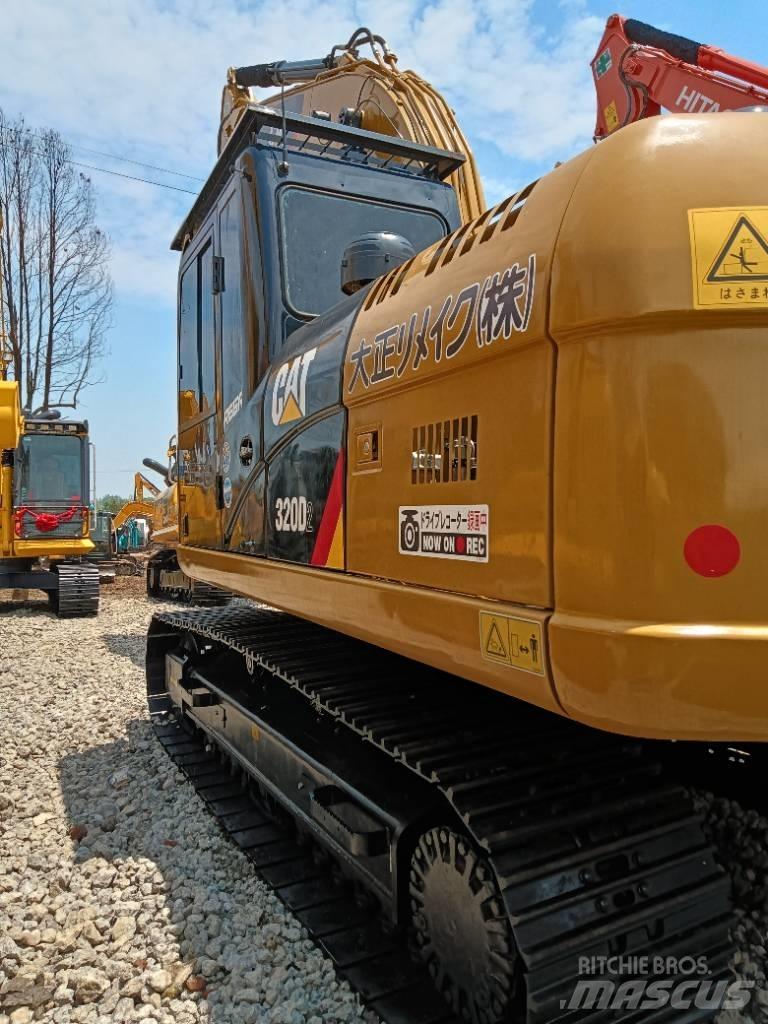 CAT 320D2 Midi-gravemaskiner 7t - 12t