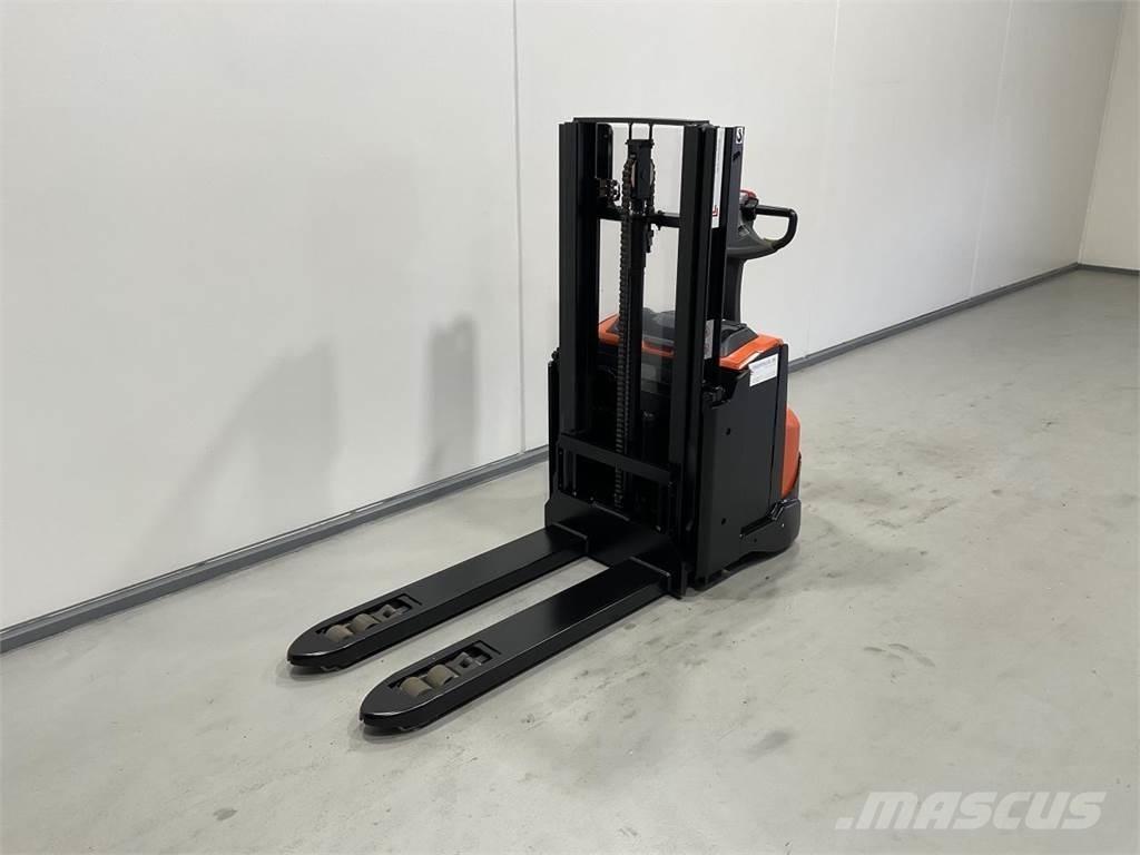 Toyota SWE200D Selvkørende stablere