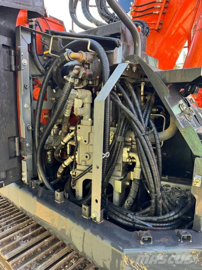 Hitachi ZX 135 US-6 Gravemaskiner på larvebånd
