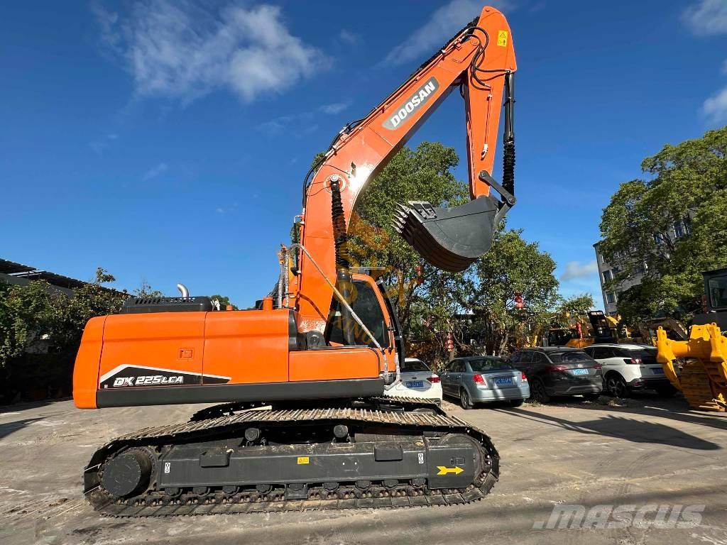 Doosan DX 225 LC Gravemaskiner på larvebånd