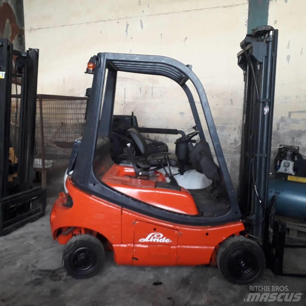 Linde H18d Reachtruck