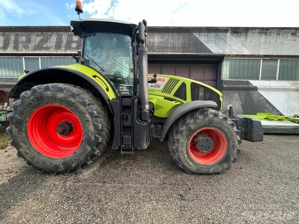 CLAAS Axion 810 Traktorer